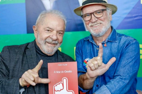 É EM SÃO PAULO. LANÇAMENTO DO LIVRO “A VOZ DO GESTO”, DE MÁRIO MILANI