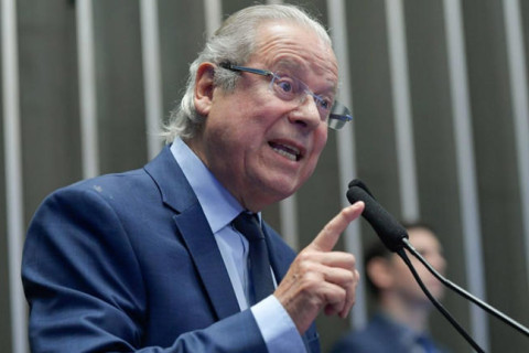 Zé Dirceu defende prisão domiciliar para Bolsonaro: “ele não tem condições”