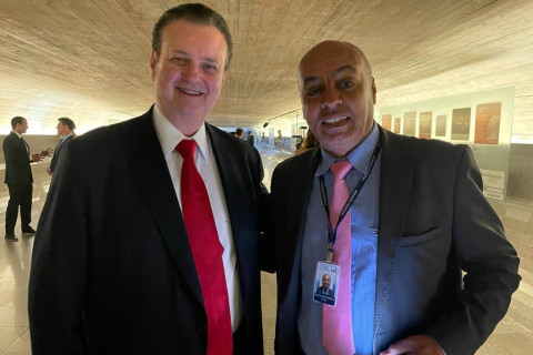 Carlos Nascimento, a Voz que Ecoa no Brasil