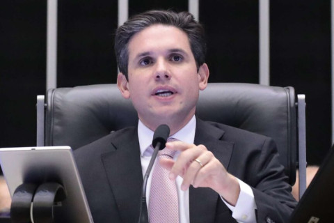 Câmara aprova proposta de isenção do IR para quem ganha até R$ 5 mil Também terá desconto para quem ganha até R$ 7.350 reais por mês