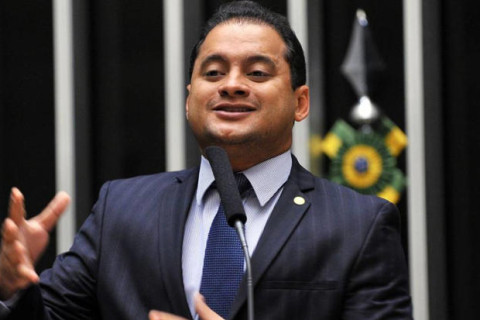 PF aponta senador como sustentáculo político de esquema no INSS