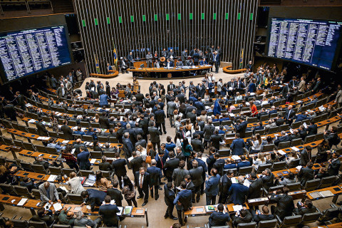 Nove deputados federais renunciam a seus mandatos para assumir prefeituras