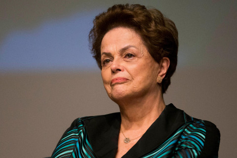 Dilma diz que dólar ainda é forte, mas vê uso de moedas locais Países do Brics têm buscado alternativas no comércio exterior