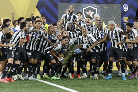 Botafogo conquista o Campeonato Brasileiro de 2024 Atlético-PR, Criciúma, Atlético-GO e Cuiabá caem para a Série B