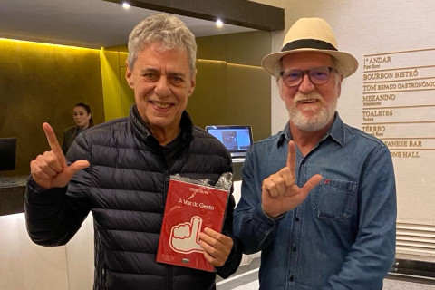 Encontro emocionante reúne Chico Buarque e Sr. Mário Milani, criador do “L” e fundador da Confraria 01