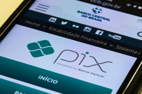 Receita Federal alerta para golpe envolvendo suposta taxa sobre Pix Golpistas aproveitam fake news relacionadas à fiscalização da Receita.