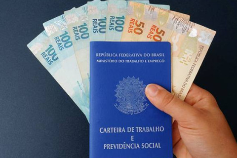 Lula sanciona regra que limita aumento do salário mínimo Valor para 2025 deve ficar em R$1.518