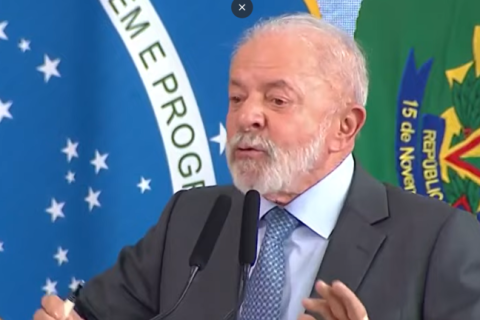 Distribuidora estatal poderia regular preço dos combustíveis, diz Lula BR Distribuidora foi privatizada em 2021