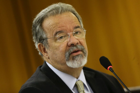 Morreu agora em Brasília, aos 77 anos, o ex-ministro e ex-deputado federal por três mandatos Raul Jungmann