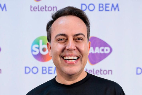 Danilo Gentili, Ratinho e Alexandre Frota comemoram demissão de Rinaldi Faria do SBT