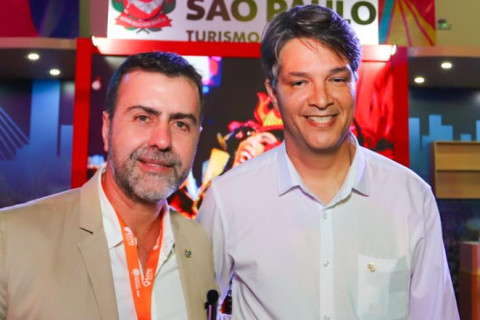 O presidente da Embratur Marcelo Freixo, prestigia o amigo e jornalista Gilvandro Oliveira Filho nesse projeto inovador Itaipu News 2025