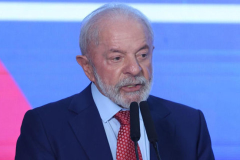 Decisão de União e PP de expulsar ministros é equívoco e bobagem, diz Lula