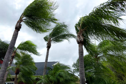 Mês de outubro começa com formação de novo ciclone extratropical Fenômeno contribui para avanço de frente fria em boa parte do país