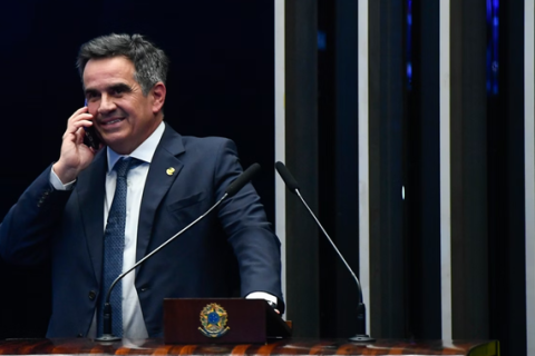 “Vai continuar os 500k ou pode ser os 300k?”: PF revela diálogos sobre mesada de Vorcaro a Ciro Nogueira