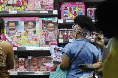 Dia das Crianças deve movimentar R$ 10 bilhões em vendas A maior parte das vendas ficará por conta de vestuário e calçados