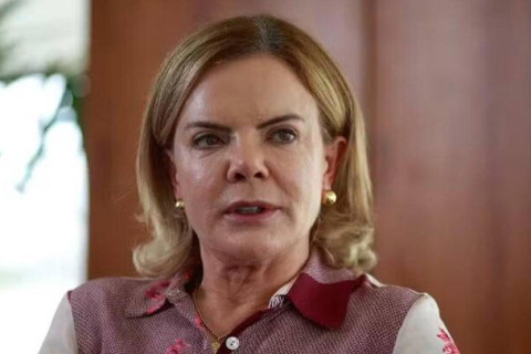 Gleisi Hoffmann deixa o governo Lula e explica decisão