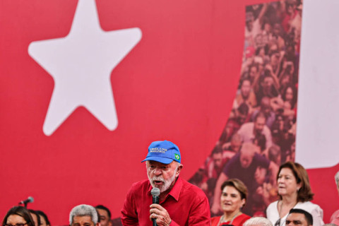 “A política apodreceu”, diz Lula, no aniversário do PT