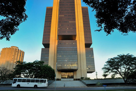 Mercado financeiro prevê inflação de 5,68% no fim deste ano Projeção para crescimento econômico ficou em 2,01%