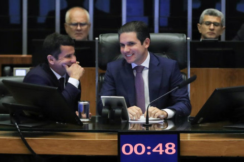 Motta pretende acelerar projeto que dificulta ações no STF e deve votar PEC da Blindagem na quarta