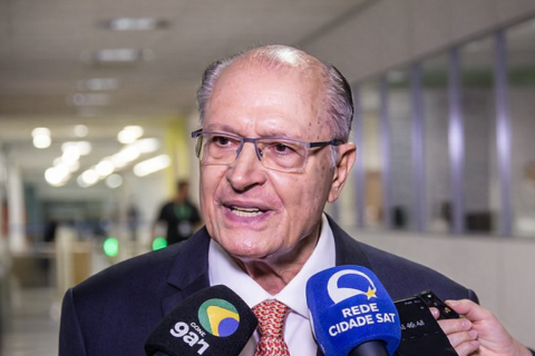 Governo garantirá R$ 3 bilhões no orçamento de 2026 para o setor químico, diz Alckmin