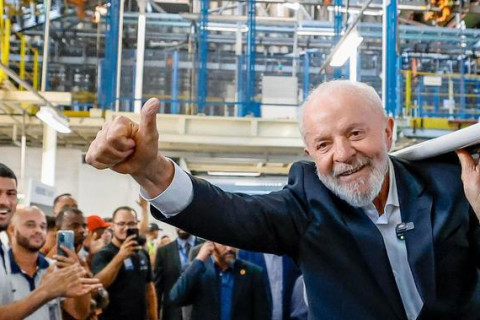 Lula diz a aliados que pretende se candidatar à reeleição em 2026