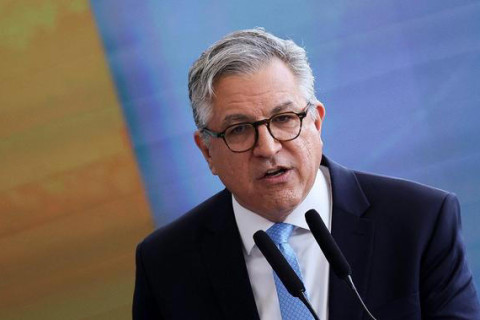 Governo negocia com Índia transferência de tecnologia para produção de medicamentos e vacinas, diz Padilha