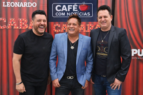 9 DE FEVEREIRO, ÀS 6H DA MANHÃ: LEONARDO, BRUNO & MARRONE COM O JORNALISTA DO POVO GILVANDRO NO CAFÉ COM NOTÍCIAS