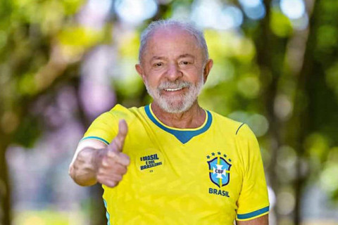 Lula manda recado a Ancelotti e jogadores da seleção brasileira: "Copa a gente não disputa,