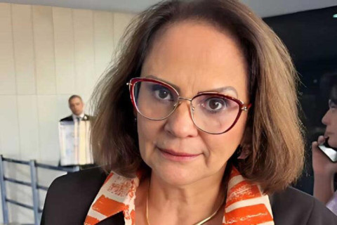 No Senado, senadora Damares Alves anuncia que está com câncer