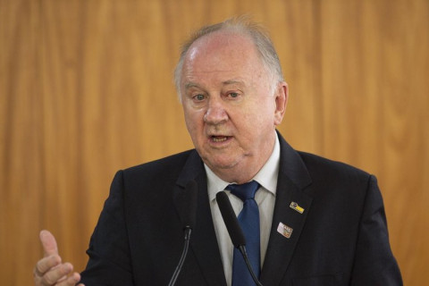 Prefeitos propõem fundo para evitar repasse zero a municípios Segundo CNM, 1,7 mil cidades não receberam verba de emenda parlamentar