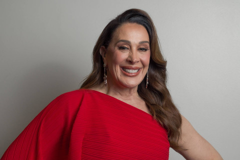 Claudia Raia presa: aos 59 anos, atriz abre o jogo sobre angústia e preconceito que sofreu na Argentina; dor terminou com ajuda da mãe