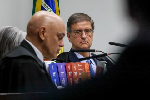 Moraes e Gonet costuram trama golpista em julgamento com único réu presente