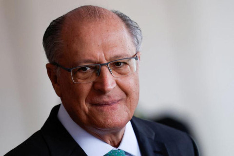 Alckmin avisa aliados: fica na vice de Lula ou vai capinar em Pinda