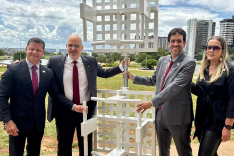 Antena de testes da TV 3.0 é instalada na Torre de TV, em Brasília