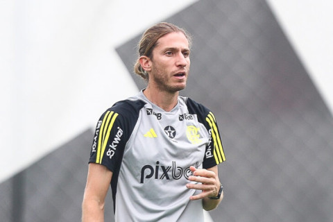 Filipe Luís não é mais treinador do Flamengo, informa jornalista