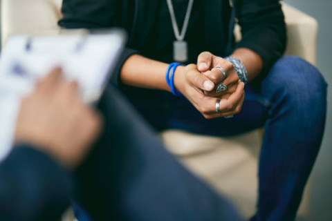 Comissão debate implementação de serviços de psicologia e assistência social em escolas públicas