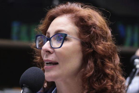 Justiça italiana mantém prisão de Zambelli após atuação da AGU; entenda