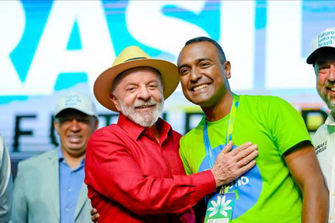 Lula entra em clima de campanha e aposta em programas sociais para consolidar apoio