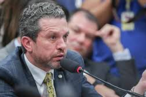 Deputado Fausto Pinato defende união nacional e critica polarização política