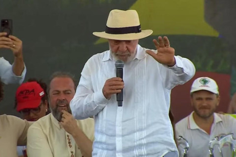 Lula quer explicação para o preço do ovo: "Galinha não está cobrando caro"