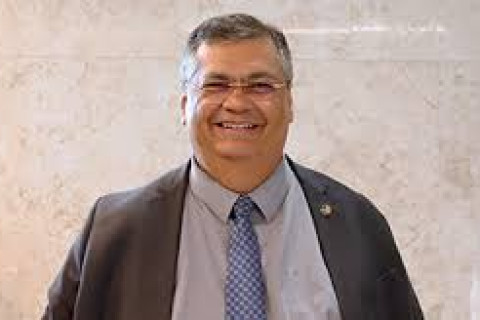 Flávio Dino proíbe saques em espécie de valores oriundos de emendas Medida também alcança recursos transferidos para contas de empresas