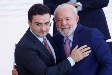 União Brasil expulsa Celso Sabino por não obedecer ordem para deixar governo Lula