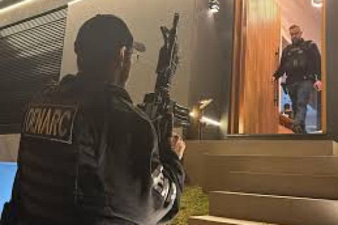 Grupo usava dinheiro de venda de armas a facção para revender carros na Região Metropolitana; 19 são presos em operação