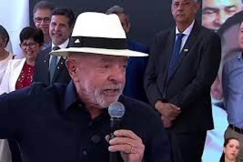 Lula associa filhos de Bolsonaro a novo anúncio de tarifaço dos EUA Presidente comemorou ainda liberação da carne brasileira pela China