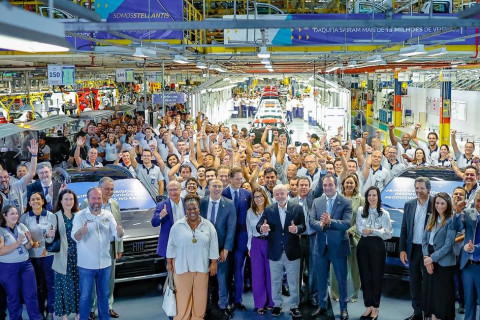 Centro tecnológico em Betim vai desenvolver carros híbridos Presidente Lula anunciou investimento de R$ 274 milhões do BNDES