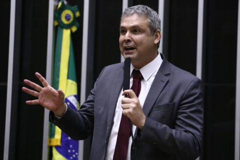 Lindbergh após isenção do IR: ‘é dinheiro na veia para o trabalhador brasileiro’