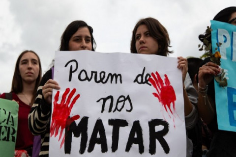 Brasileiras vão às ruas contra o feminicídio