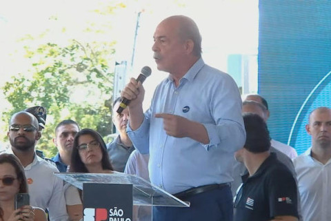 Mercadante elogia governo Lula durante evento com Tarcísio no Rodoanel Norte e ouve vaias