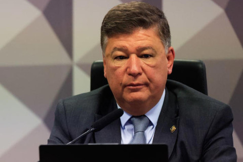 Presidente da CPI do INSS proíbe jornalistas de registrarem ‘informações pessoais’ de integrantes