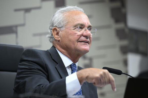 Renan acusa centrão de pressionar ministro do TCU para reverter liquidação do Banco Master
